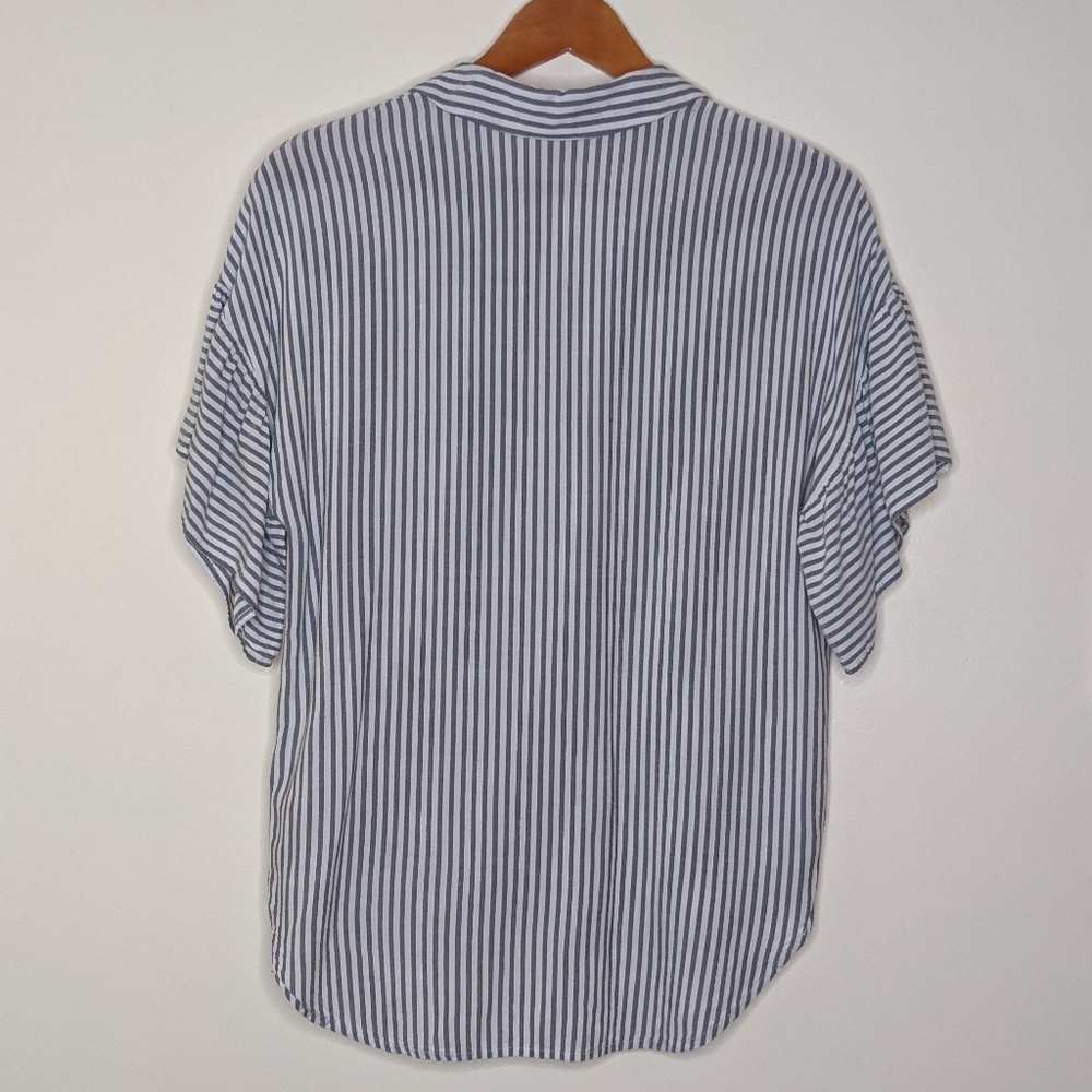 Vince Camuto Button Down Shirt & Ruffled Sleeve - Picture 2 of 7